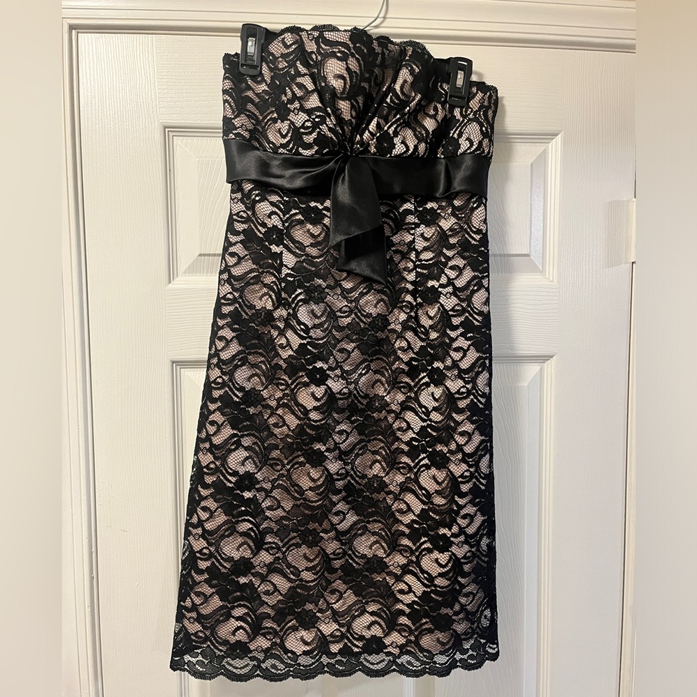 Elegant Black Lace Strapless Dress